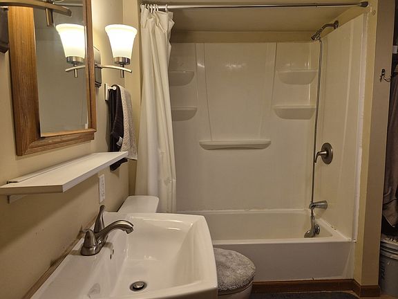 5th image of 208 West St