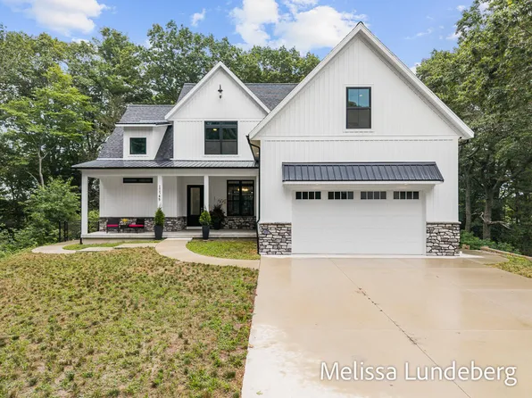 17748 Mohawk Dr, Spring Lake, MI 49456