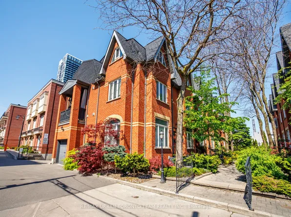 12 Old Primrose Ln, Toronto, ON M5A 4T1