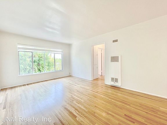 3rd image of 1676 Manning Ave #4
