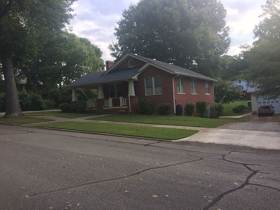2nd image of 300 Third Ave