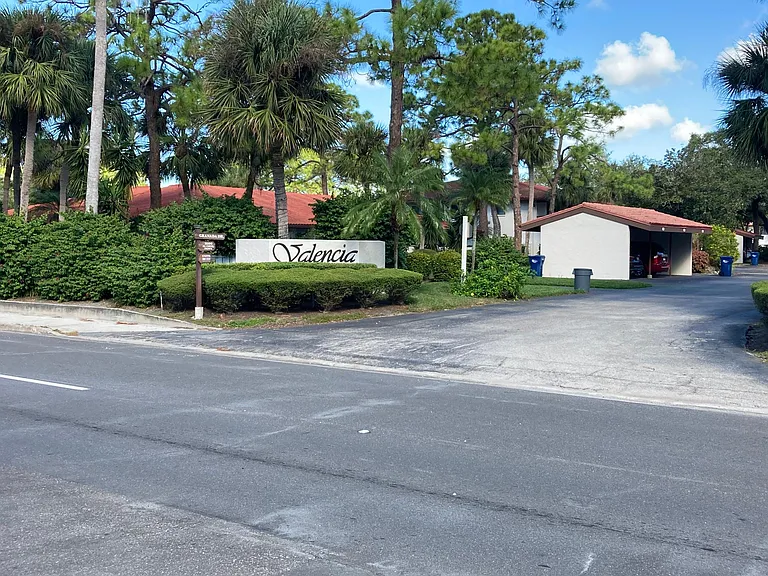 Valencia is located in a secluded and secure area of SW Bradenton near Sarasota Bay.
