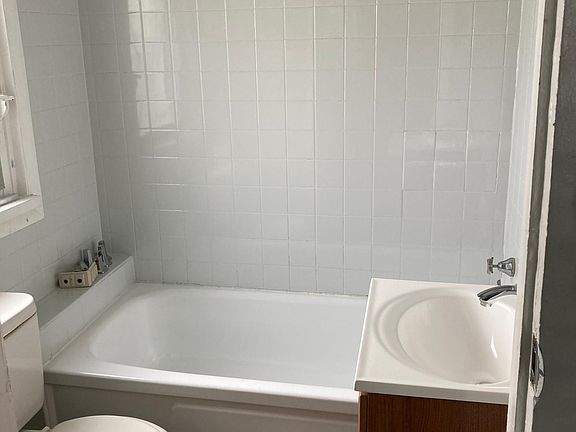 3rd image of 325 N J St #B