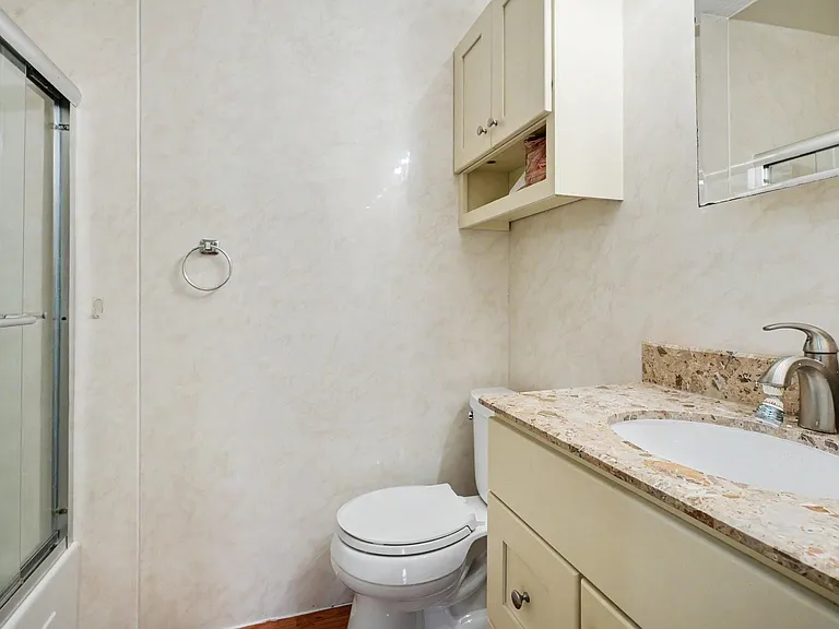 519 Orleans St — Photo 10