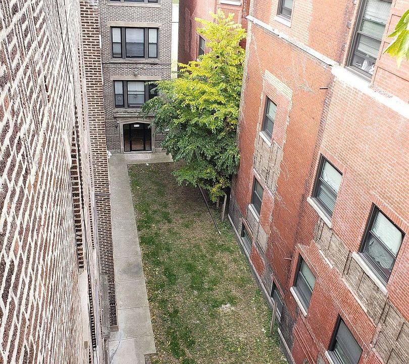 1st image of 4716 S King Dr APT 3E