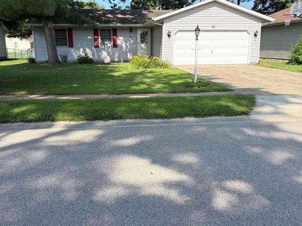 32 Jamestown Cir, Riverton, IL 62561