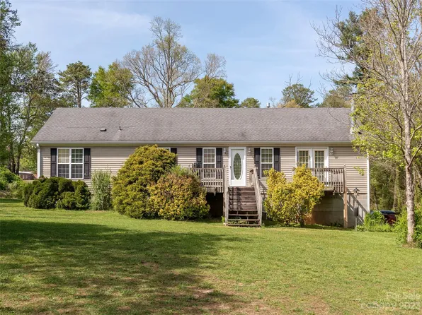 386 Etowah School Rd, Hendersonville, NC 28739