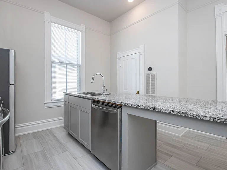 112 S Pulaski St — Photo 15