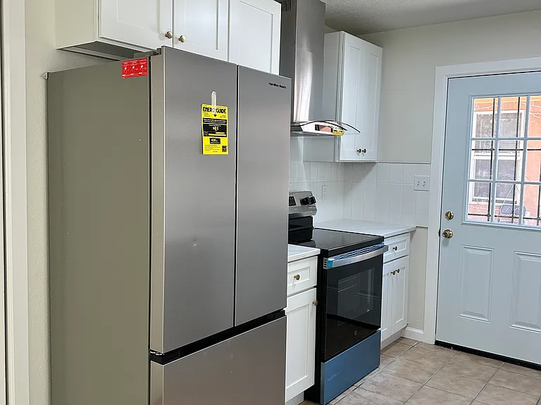 617 Madison St NE #A — Photo 5