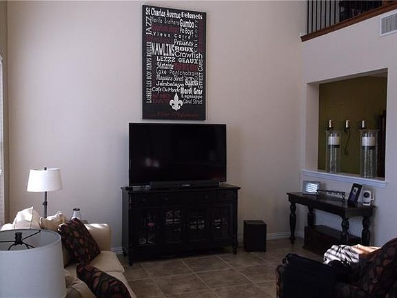 2nd image of 1637 Southwestern Dr