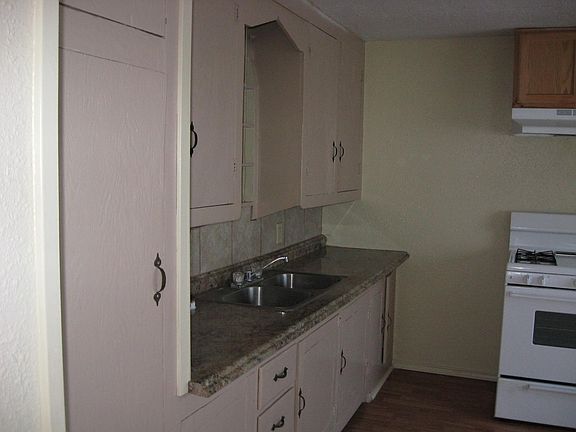4th image of 716 N Edwards St