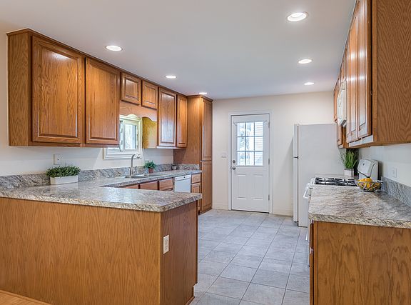 5th image of 213 Cypress Dr