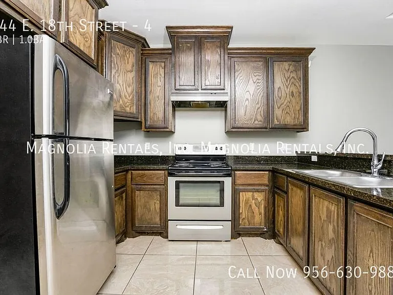 244 E 18th St #4 — Photo 4