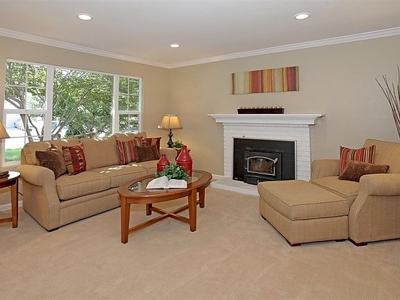 4th image of 113 Houlton Ct