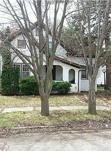 2nd image of 402 Churchill St