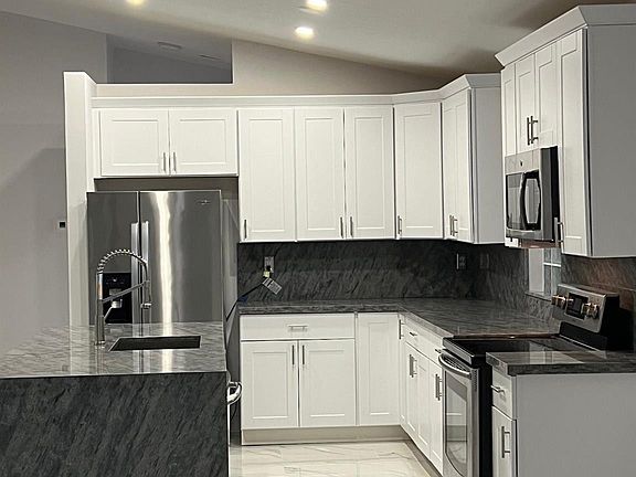4th image of 1013 NW 170th Avenue