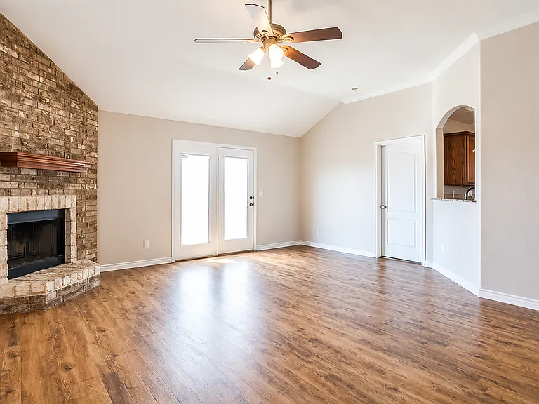 3710 Dewitt County Ct — Photo 4