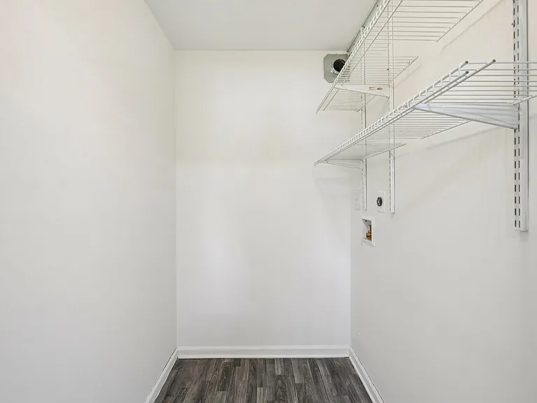 Independence Square Apartments — Photo 30