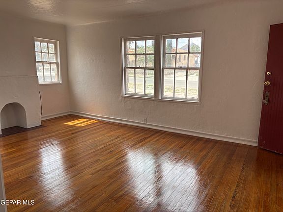 3rd image of 3230 Savannah Ave