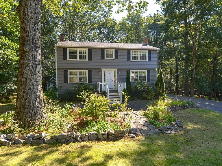 8 Donald Rd — Photo 1