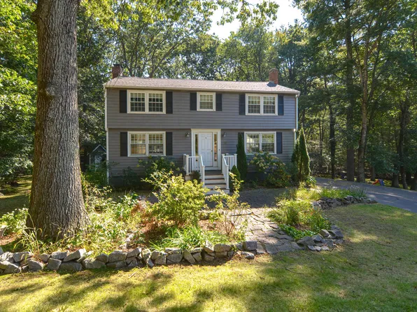 8 Donald Rd, South Hamilton, MA 01982