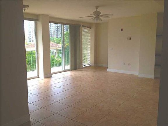 4th image of 3210 NE 5th St APT 402