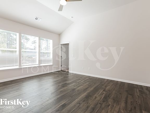 3rd image of 1111 Mission Hill Ln