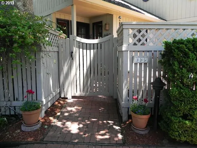 1339 Hammock St photo 1