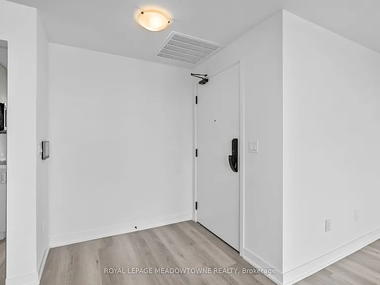 2075 Lakeshore Rd #902 — Photo 2