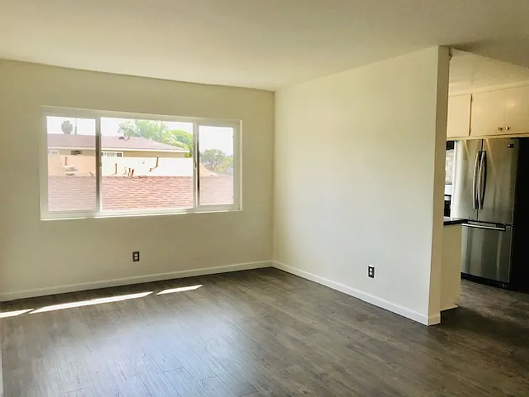 539 Hyde Park Pl — Photo 2