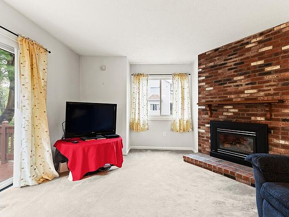 3rd image of 11 Hibernia Ln Unit 11