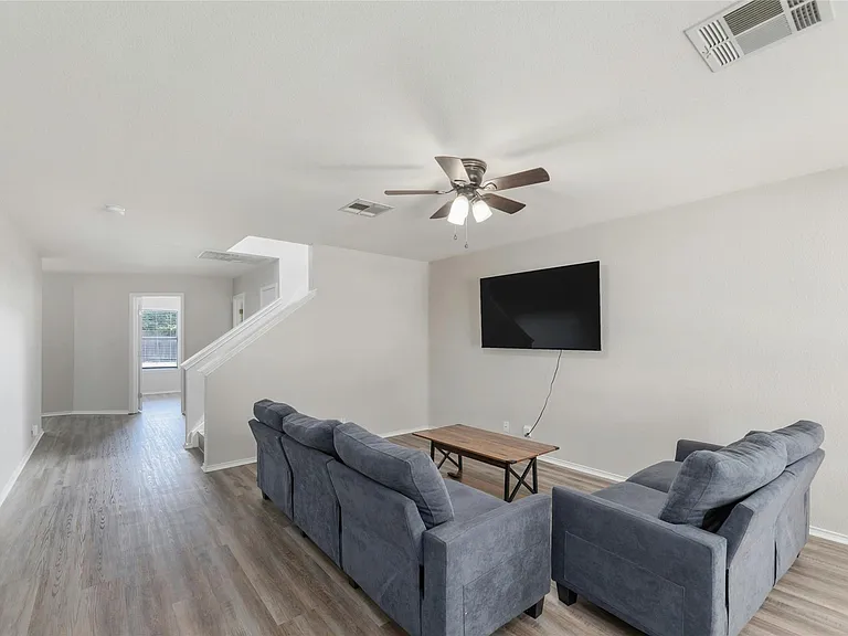 113 Matthew Dr — Photo 8