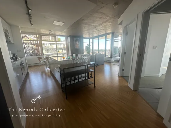 128 Cordova St W #3206, Vancouver, BC V6B 0E6