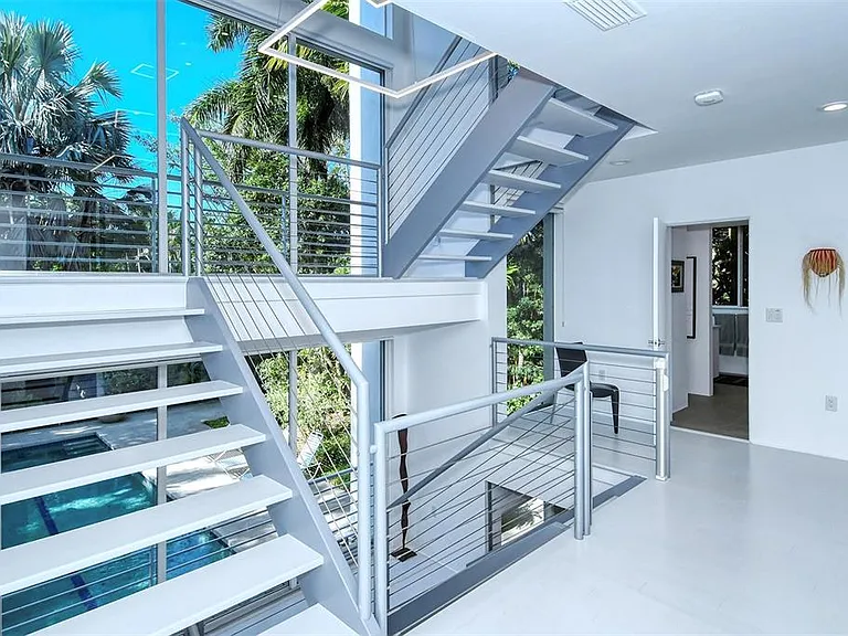 213 N Washington Dr — Photo 53