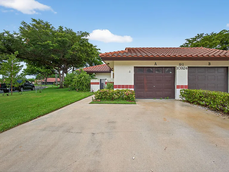 10924 Roebelini Palm Ct #A — Photo 28