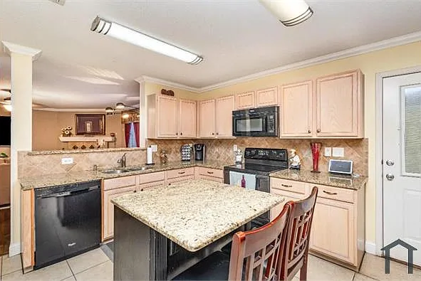 2528 Comstock Ln — Photo 8