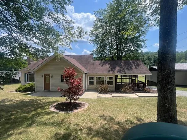 620 Coal River Rd, Glen Daniel, WV 25844