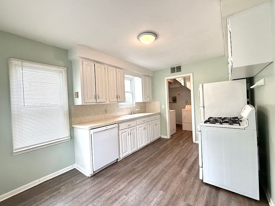 2330 Rowland Ave, photo 10