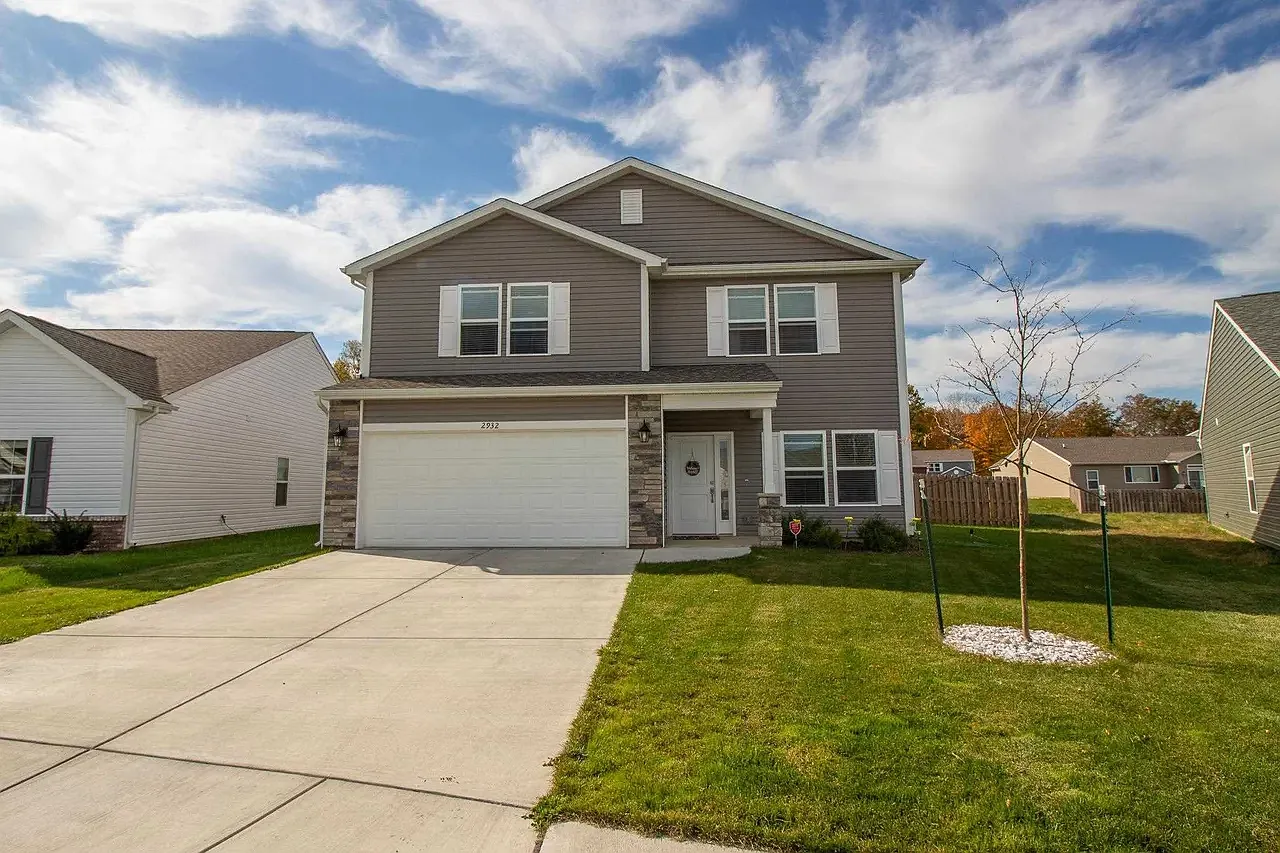 4 bed, 2.5 bath, 2435 sqft, $2,695 — Photo 1
