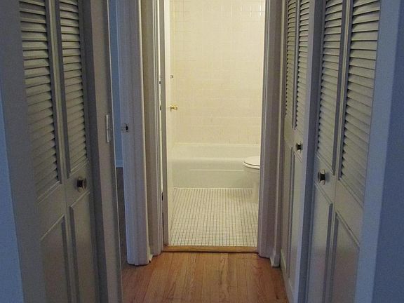 5th image of 1441 W Howard St APT 303