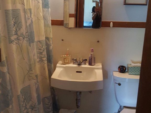 5th image of 35 Concord Ave APT 3