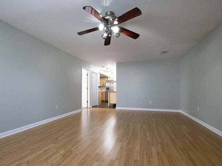 4209 Kilbourne Dr — Photo 3