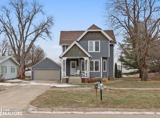 110 S Lubeck St, Holstein, IA 51025