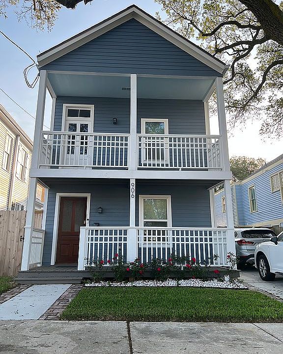 1st image of 906 9th St