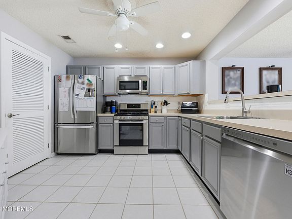 5th image of 98 Watson Court