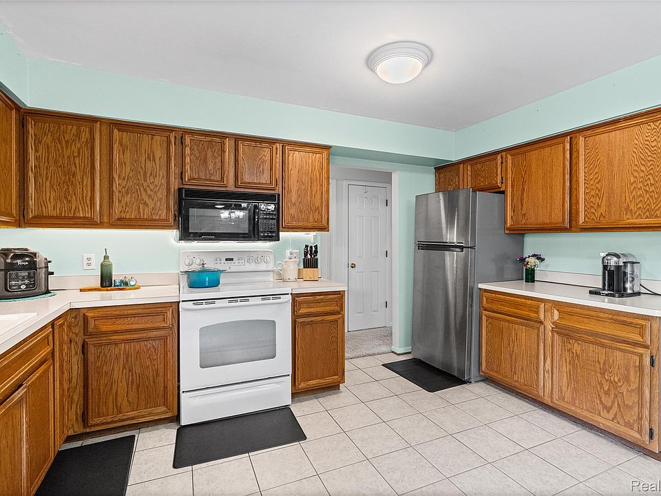 15908 Plymouth Dr #387, photo 19