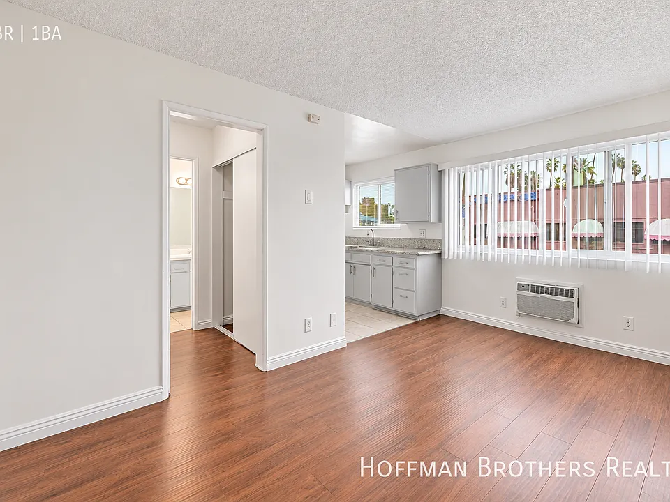 981 Elden Ave #18