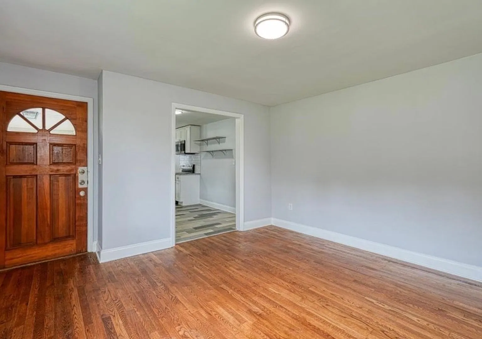 215 Collins Avenue — Photo 2