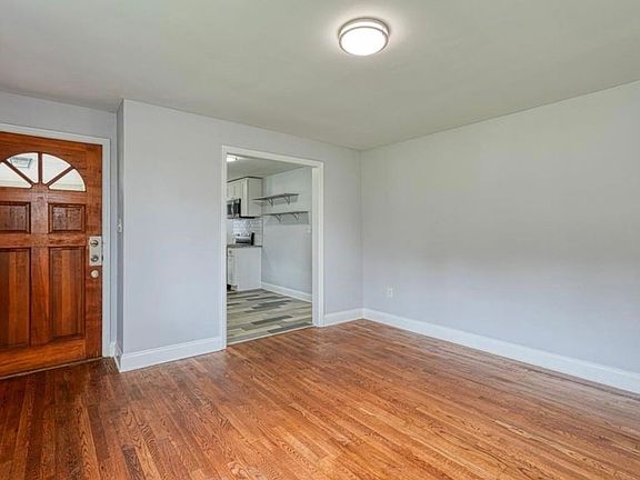 2nd image of 215 Collins Ave