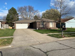5931 Cedarwood Dr, Lincoln, NE 68506